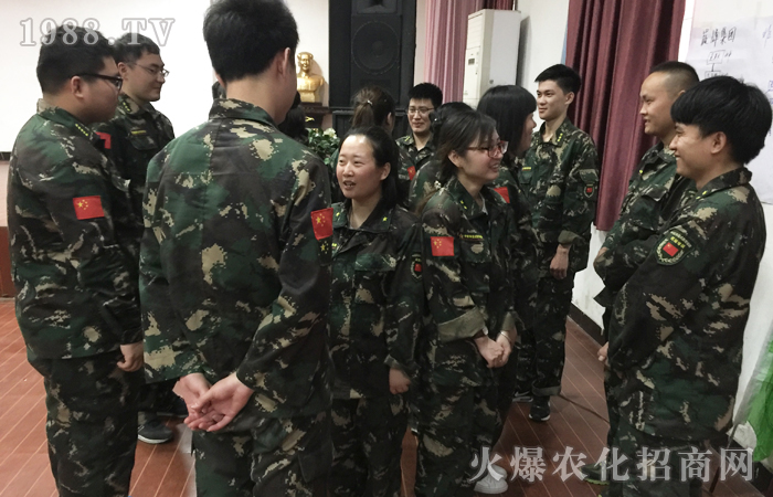 ����ͻ��������ÿһ����ǰ�ж����ի@��