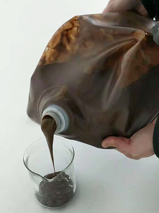 �~(y��)����