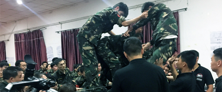 不拋棄，不放棄，全力以赴火爆人，凝聚一心戰(zhàn)佳績(jī)！