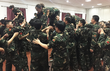 只要精神不滑坡，方法總比困難多！