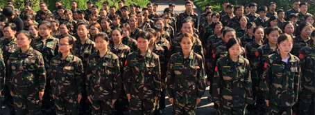 冬練三九，夏練三伏；火爆狼群，千錘百煉；