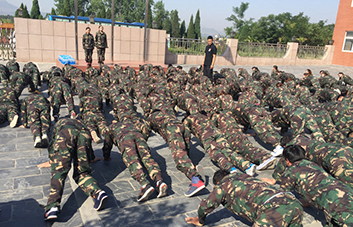 為榮譽(yù)拼搏，為理想奮起，為成功努力！