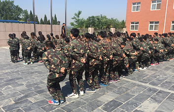 磨礪意志，奮發(fā)沖刺，展現(xiàn)自我！