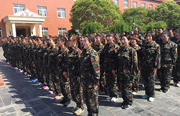 英姿颯爽，沒(méi)有矯揉造作，只有堅(jiān)強(qiáng)！