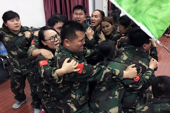 不輕言放棄，是對(duì)夢(mèng)想的執(zhí)著；不輕易服輸，是對(duì)成功的渴望！