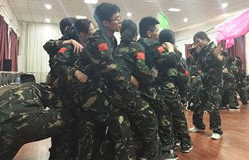 凝聚產(chǎn)生力量，團(tuán)結(jié)誕生希望！