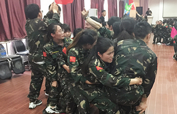 夢(mèng)想能把迷茫驅(qū)散，堅(jiān)持能把退縮打??！