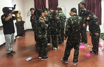 要想比別人優(yōu)秀，就要付出不亞于任何人的努力！