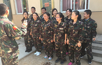 火爆團(tuán)隊(duì)進(jìn)行士氣訓(xùn)練！